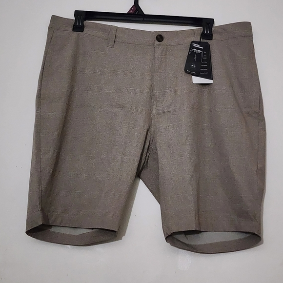 Travis Mathew Grommet Men's Size 40 Textured PinStripe Golf Shorts Khaki Brown - Picture 2 of 11